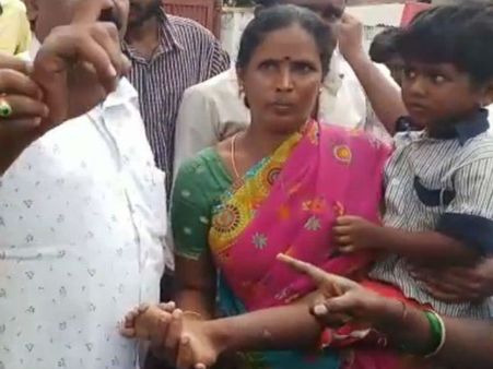 ಮೈಸೂರು: ಮಗು ಮೂತ್ರ ಮಾಡಿದ್ದಕ್ಕೆ ಬರೆ ಹಾಕಿದ ಅಂಗನವಾಡಿ ಸಹಾಯಕಿ