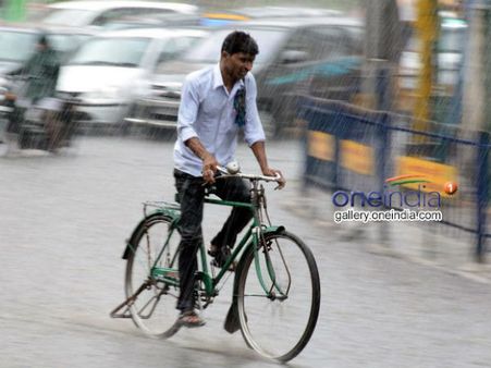 ಬೆಂಗಳೂರಿನಲ್ಲಿ ಧಾರಾಕಾರ ಮಳೆ: ಇನ್ನೆರಡು ದಿನ ಮುಂದುವರಿಯುವ ಸೂಚನೆ