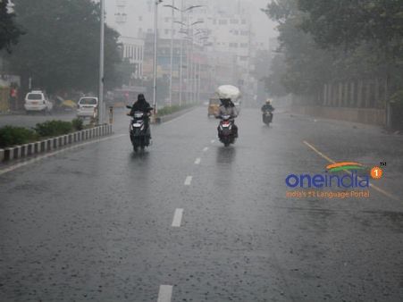 ಬೆಂಗಳೂರಲ್ಲಿ ಮತ್ತೆ ಧಾರಾಕಾರ ಮಳೆ, ಹಲವು ಬಡಾವಣೆಗಳು ಜಲಾವೃತ