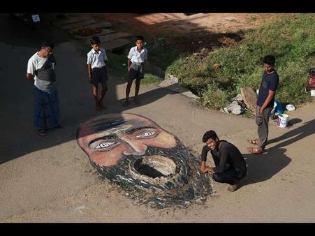 ಸಮಸ್ಯೆಗಳು ಕಂಡಲ್ಲಿ ಚಿತ್ರ ಮೂಡುತ್ತದೆ: ಮೈಸೂರಿನಲ್ಲಿ ಹೀಗೊಬ್ಬ ಅಪರೂಪದ ಕಲಾವಿದ
