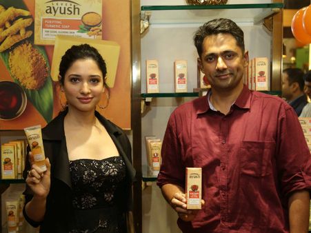 ಬೆಂಗಳೂರಲ್ಲಿ ಆಯುಷ್ ಮಳಿಗೆ ಉದ್ಘಾಟಿಸಿದ ನಟಿ ತಮನ್ನಾ