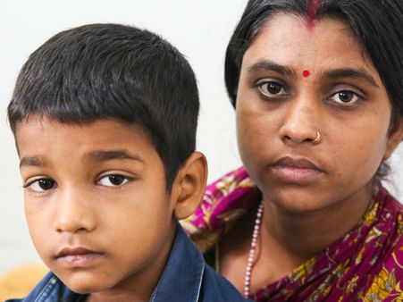 ತಿಂಗಳಿಗೆ 3 ಸಾವಿರ ದುಡಿಮೆಯ ಕ್ಷೌರಿಕರ ಮಗ ಬದುಕಲು ನೆರವು ಬೇಕಿದೆ