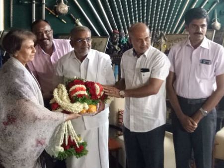 ದಸರೆಗೂ ಮುನ್ನ ಪ್ರಮೋದಾದೇವಿ ಒಡೆಯರ್ ಭೇಟಿ ಮಾಡಿದ ಮೈಸೂರಿನ ಉಭಯ ಸಚಿವರು