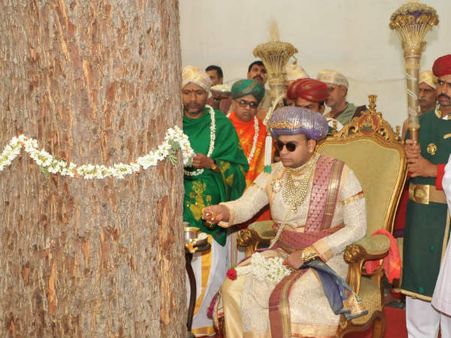 ಸೂತಕದ ಛಾಯೆಯ ನಡುವೆ ಅರಮನೆಯಲ್ಲಿ ವಿಜಯದಶಮಿ ಆಚರಣೆ