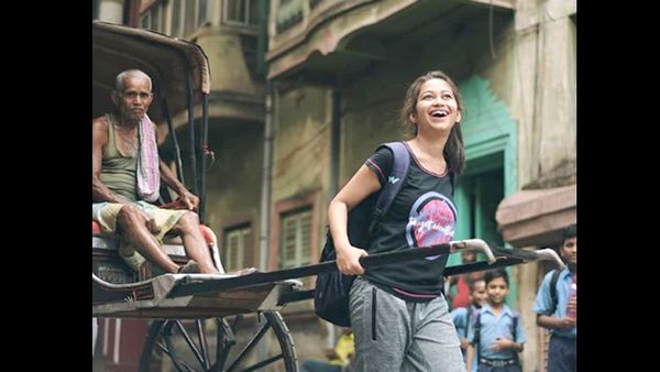 ವೈರಲ್ ಆಗಿರುವ ಸುಂದರ ಯುವತಿಯ ಫೋಟೊದ ಹಿಂದಿನ ಅಸಲಿ ಕತೆ ಏನು?