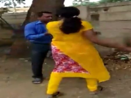 ವಿಡಿಯೋ: ಸರಸಕ್ಕೆ ಕರೆದ ಬ್ಯಾಂಕ್ ಮ್ಯಾನೇಜರ್ ಗೆ ಯದ್ವಾತದ್ವಾ ಏಟು!