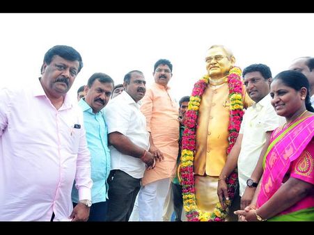 ಕಸದ ಕ್ವಾರಿಯಾಗಿದ್ದ ಪ್ರದೇಶ ಈಗ ವಾಜಪೇಯಿ ಕ್ರೀಡಾಂಗಣ!