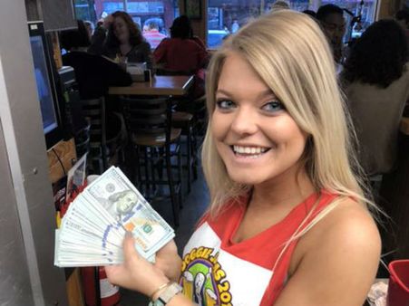 ನೀರು ನೀಡಿದ ಹೋಟೆಲ್ ಸಪ್ಲೈಯರ್ ಗೆ 10 ಸಾವಿರ ಡಾಲರ್ ಭಕ್ಷೀಸು