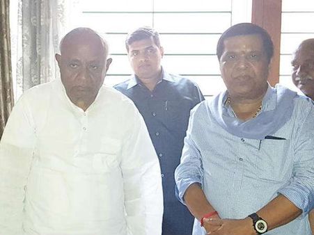 ಯಾರ ವಿರುದ್ಧ ಪ್ರತಿಭಟನೆ ಮಾಡಿದ್ದರೋ ಅವರಿಗೇ ಟಿಕೆಟ್‌ ನೀಡಿದ ದೇವೇಗೌಡ