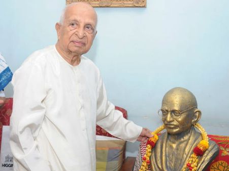 ಮಹಾತ್ಮ ಮಾಡಿದ್ದು ಹತ್ತು ನಿಮಿಷದ ಭಾಷಣ! ಹಳ್ಳಿಗರು ನೀಡಿದ್ದು ಬುಟ್ಟಿಗಟ್ಟಲೆ ದೇಣಿಗೆ!