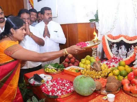ಅಧಿಕಾರ ಸ್ವೀಕರಿಸಿದ ಬಿಬಿಎಂಪಿ ಮೇಯರ್ , ಹೂಗುಚ್ಛ ತರದಿರಲು ಮನವಿ