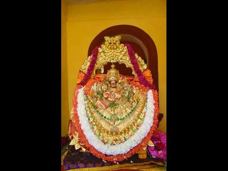 ಚಾಮುಂಡಿ ಬೆಟ್ಟದ ದೇವಾಲಯದಲ್ಲಿ ಹರಕೆ ಸೀರೆ ಮಾರಾಟದಿಂದ ಬರುವ ಆದಾಯವೆಷ್ಟು?