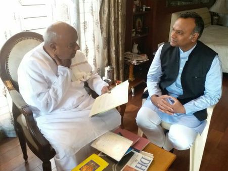 ಮಾಜಿ ಪ್ರಧಾನಿ ದೇವೇಗೌಡರಿಗೆ ಮಹರ್ಷಿ ವಾಲ್ಮೀಕಿ ಪ್ರಶಸ್ತಿ