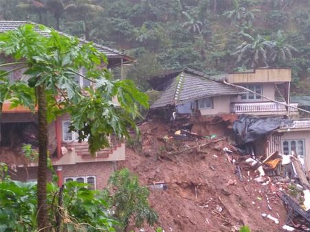 'ಪ್ರವಾಹದಲ್ಲಿ ಕೊಚ್ಚಿಹೋದ ಮಗಳು ಬದುಕಿ ಬರ್ತಾಳೆ ಅನ್ನೋ ಭರವಸೆ ಇಲ್ಲ'