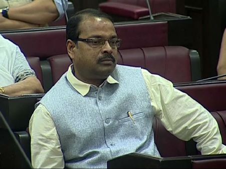 ಗೆದ್ದ ಖುಷಿಗೆ ಜಂಬೂ ಸವಾರಿ ಮಾಡಲು ಹೋಗಿ ಬಿದ್ದ ಉಪಸಭಾಪತಿ: ವೈರಲ್ ವಿಡಿಯೋ