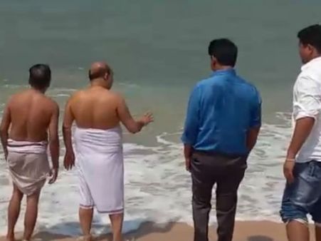 ಬೈಂದೂರಿನಲ್ಲಿ ಮಹಾಲಯ ಅಮವಾಸ್ಯೆಯಂದು ಶಾಸಕರ ಪಂಜೆ ಜಾರಿದ ಪ್ರಸಂಗ