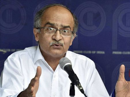 ವಕೀಲ ಪ್ರಶಾಂತ್ ಭೂಷಣ್ ಗೆ ಸುಪ್ರೀಂ ಕೋರ್ಟ್ ನೋಟಿಸ್