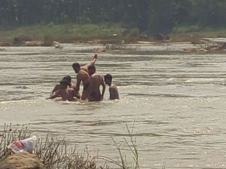 ನಾವೂರ ನದಿಯಲ್ಲಿ ಅಪಾಯಕ್ಕೆ ಸಿಲುಕಿದ ಮಕ್ಕಳು, ಅದೃಷ್ಟವಶಾತ್‌ ಪಾರು!