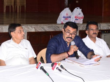 ಮಂಗಳೂರು ದಸರಾ: ಕ್ರೀಡಾ ಸಾಧಕರಿಗೆ ಸನ್ಮಾನ, ಗೋಕರ್ಣನಾಥ ಆರೋಗ್ಯ ಕಾರ್ಡ್ ಬಿಡುಗಡೆ