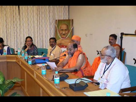 ವಿಕೃತ ಸ್ವಾತಂತ್ರ್ಯದ ಹುಚ್ಚು ಹೊಳೆಯ ಪ್ರವಾಹದಲ್ಲಿ...