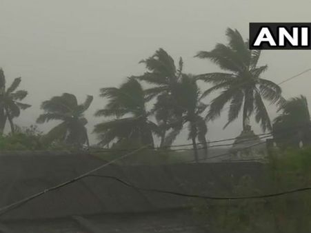 ಅಪ್ಪಳಿಸಿದ ತಿತ್ಲಿ ಚಂಡಮಾರುತ: ಒಡಿಶಾ-ಆಂಧ್ರದಲ್ಲಿ ಹೈಅಲರ್ಟ್