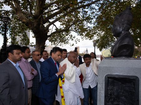 ಲಂಡನ್ ನ ಬಸವಣ್ಣನ ಪುತ್ಥಳಿಗೆ ಎಚ್ ಡಿ ದೇವೇಗೌಡರಿಂದ ನಮನ