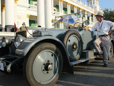 ದಸರಾ ಹಿನ್ನೆಲೆಯಲ್ಲಿ ರೋಡಿಗಿಳಿದ ಮೊರಿಸ್, ಫಿಯಟ್, ಜಾವಾ...