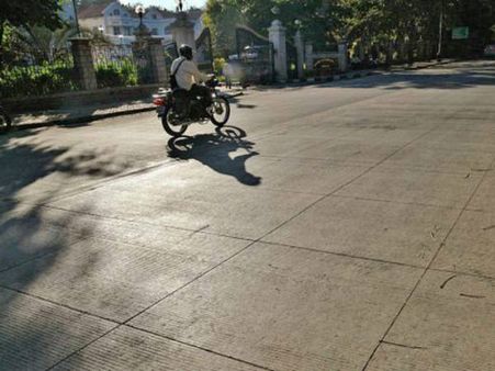 ರಸ್ತೆಗುಂಡಿಗೆ ವೈಟ್ ಟಾಪಿಂಗ್ ಪರಿಹಾರ ಎಂದ ಮೇಯರ್ ಗಂಗಾಂಬಿಕೆ