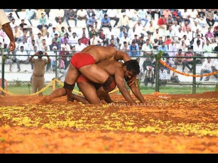 ಮೈಸೂರು ದಸರಾ: ಧೂಳೆಬ್ಬಿಸಿದ ಪೈಲ್ವಾನರು, ಖಾದ್ಯ ಸವಿದ ಪ್ರವಾಸಿಗರು...