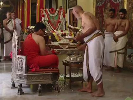 ಅರಮನೆಯಲ್ಲಿ ಸರಸ್ವತಿ ಪೂಜೆ ಸಲ್ಲಿಸಿದ ಯದುವೀರ್ ಒಡೆಯರ್