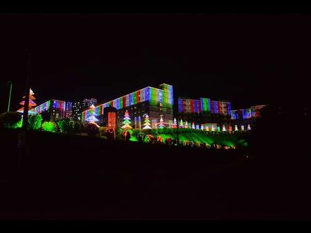 ಕಲರ್ ಫುಲ್ ವಿದ್ಯುತ್ ದೀಪಗಳಿಂದ ಕಂಗೊಳಿಸುತ್ತಿದೆ ಆಳ್ವಾಸ್ ಕ್ಯಾಂಪಸ್