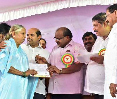 ಬಡ ವ್ಯಾಪಾರಸ್ಥರಿಗಾಗಿ ಬಡವರ ಬಂಧು ಯೋಜನೆ ಆರಂಭ