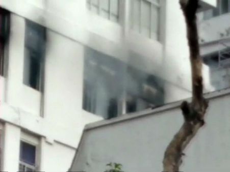 ಕೋಲ್ಕತ್ತದ ಪಾರ್ಕ್ ಸ್ಟ್ರೀಟ್‌ನ ಬಹುಮಹಡಿ ಕಟ್ಟಡದಲ್ಲಿ ಬೆಂಕಿ