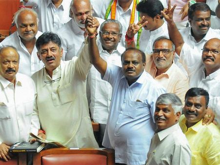 ಬಳ್ಳಾರಿಯಲ್ಲಿ ಕೃತಜ್ಞತಾ ಸಮಾವೇಶ, ದೋಸ್ತಿಗಳಿಂದ ಶಕ್ತಿ ಪ್ರದರ್ಶನ