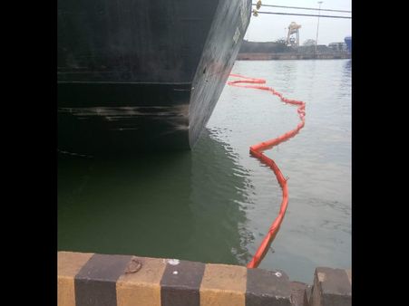 ಎನ್ ಎಂಪಿಟಿಯಲ್ಲಿ ತೈಲ ಸೋರಿಕೆ: ತಪ್ಪಿದ ಭಾರೀ ಅನಾಹುತ