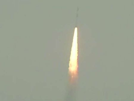 ಇಸ್ರೋ ಮೈಲಿಗಲ್ಲು! ಬೆಳ್ಳಂಬೆಳಗ್ಗೆ ನಭಕ್ಕೆ ಹಾರಿದ 31 ಉಪಗ್ರಹಗಳು!