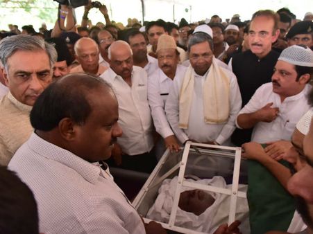 ಮಣ್ಣಲ್ಲಿ ಮಣ್ಣಾದ ಬ್ರಾಡ್‌ಗೇಜ್ ಮ್ಯಾನ್ ಜಾಫರ್ ಷರೀಫ್