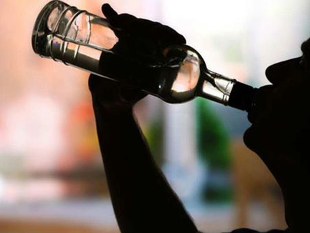 'ಬೇಕೇ ಬೇಕು, ಬಾರ್‌ ಬೇಕು': ಧಾರವಾಡದಲ್ಲೊಂದು 'ಟೈಟ್' ಪ್ರತಿಭಟನೆ