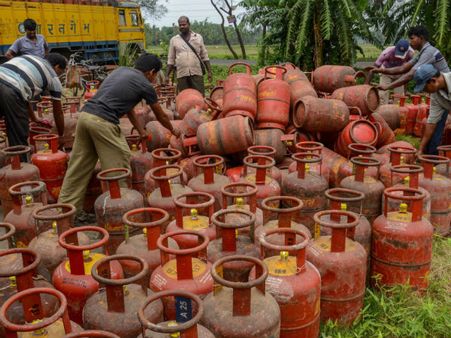 ಗೃಹ ಬಳಕೆ ಅಡುಗೆ ಅನಿಲ ಸಿಲಿಂಡರ್ ಬೆಲೆ ಏರಿಕೆ