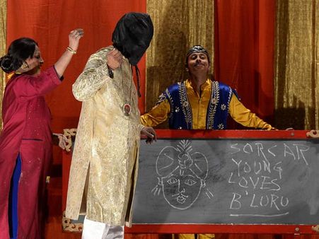 ಪ್ರೇಕ್ಷಕರನ್ನು ಮಂತ್ರಮುಗ್ಧಗೊಳಿಸಿದ ಪಿ.ಸಿ ಸರ್ಕಾರ್ ಜಾದೂ