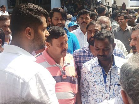 ಅಂಬಿಯಂತೆ ಮಾನವೀಯತೆ ಮೆರೆದ ಪುತ್ರ ಅಭಿಷೇಕ್