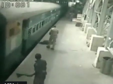 ವಿಡಿಯೋ: ಚಲಿಸುವ ರೈಲಿನಿಂದ ಬಿದ್ದರೂ ಬದುಕಿದ, ನಡೆಯಿತು ಪವಾಡ!