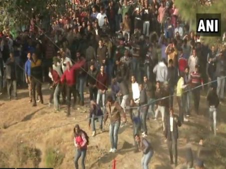 ಶಿಮ್ಲಾ ಜನ ಖುಷಿಯಿಂದ ಹಬ್ಬ ಮಾಡ್ತಾರೆ, ಮರುದಿನವೇ ಕಲ್ಲಿನಿಂದ ಹೊಡ್ಕೊತಾರೆ