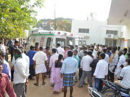 ಕಿಚ್ಚುಗುತ್ತಿ ಮಾರಮ್ಮ ದೇಗುಲದ ಅಭಿವೃದ್ಧಿಯೇ ಭಕ್ತರ ಜೀವಕ್ಕೆ ಕುತ್ತಾಯಿತಾ?