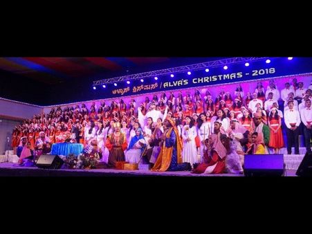 ಆಳ್ವಾಸ್ ನಲ್ಲಿ ಕ್ರಿಸ್ಮಸ್‌ ಸಂಭ್ರಮ:ವಿಭಿನ್ನ ರೀತಿಯ ದೀಪಾಲಂಕಾರ