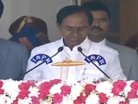 ತೆಲಂಗಾಣ: ಎರಡನೇ ಬಾರಿಗೆ ಮುಖ್ಯಮಂತ್ರಿಯಾಗಿ ಕೆಸಿಆರ್ ಪ್ರಮಾಣವಚನ ಸ್ವೀಕಾರ
