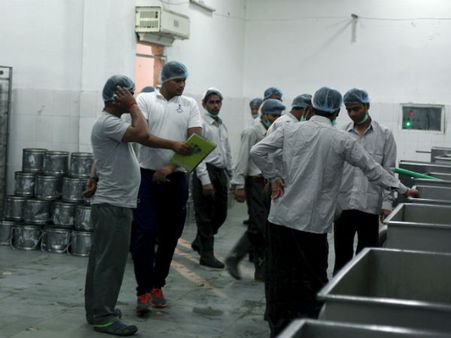 ನಿಮ್ಮ ಒಂದು ಹೊತ್ತಿನ ದುಬಾರಿ ಊಟ ಪುಟ್ಟ ಮಕ್ಕಳ ಪಾಲಿನ 'ಅನ್ನಾಮೃತ'