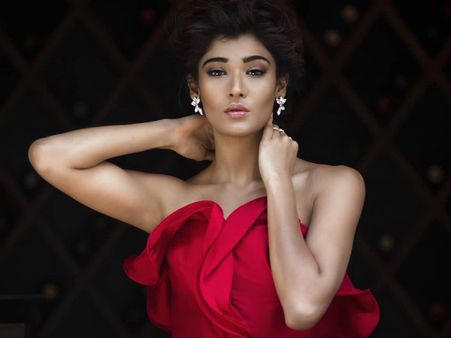 ಮಿಸ್ ಯೂನಿವರ್ಸ್ 2018: ರ‍್ಯಾಂಪ್ ಮೇಲೆ ಹೆಜ್ಜೆ ಹಾಕಿದ ಭಾರತದ ನೆಹಲ್