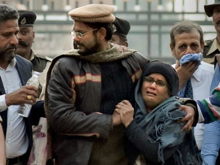 ಕಣ್ಣೀರುಕ್ಕಿಸುವ ವೈರಲ್ ವಿಡಿಯೋ: ಆರು ವರ್ಷದ ನಂತರ ತಾಯ್ನೆಲದ ಸ್ಪರ್ಶ