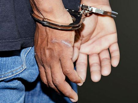 ಮಾರಕಾಸ್ತ್ರಗಳಿಂದ ಬೆದರಿಸಿ ದರೋಡೆ: 4 ಮಂದಿ ಖದೀಮರು ಪೊಲೀಸ್ ಬಲೆಗೆ